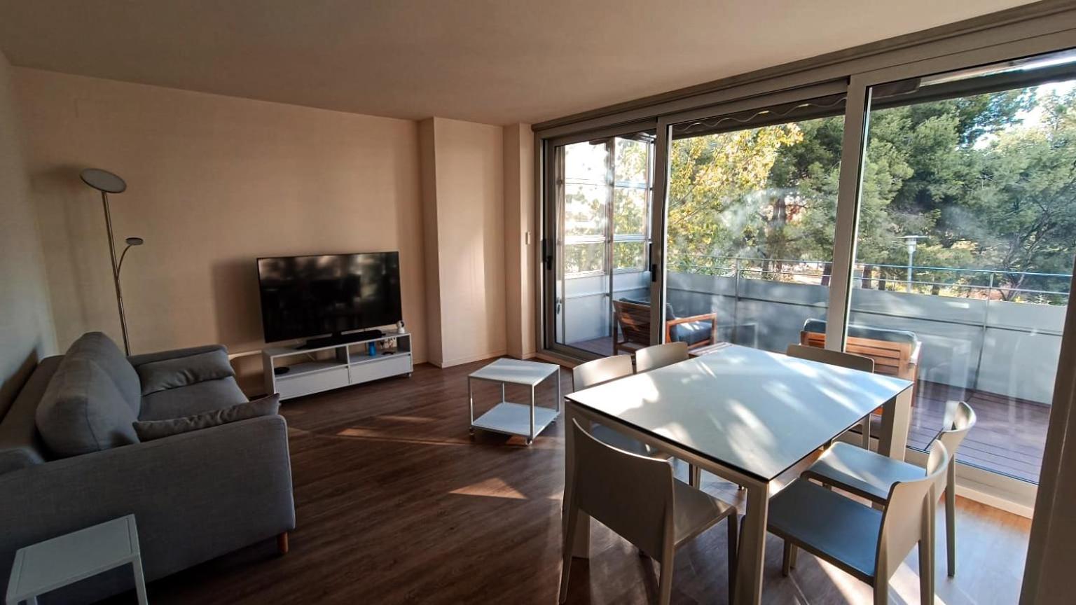 Appartement Bright & Fully Equipped 2br Apartment, 3 Min From Beach, Surrounded By Parks